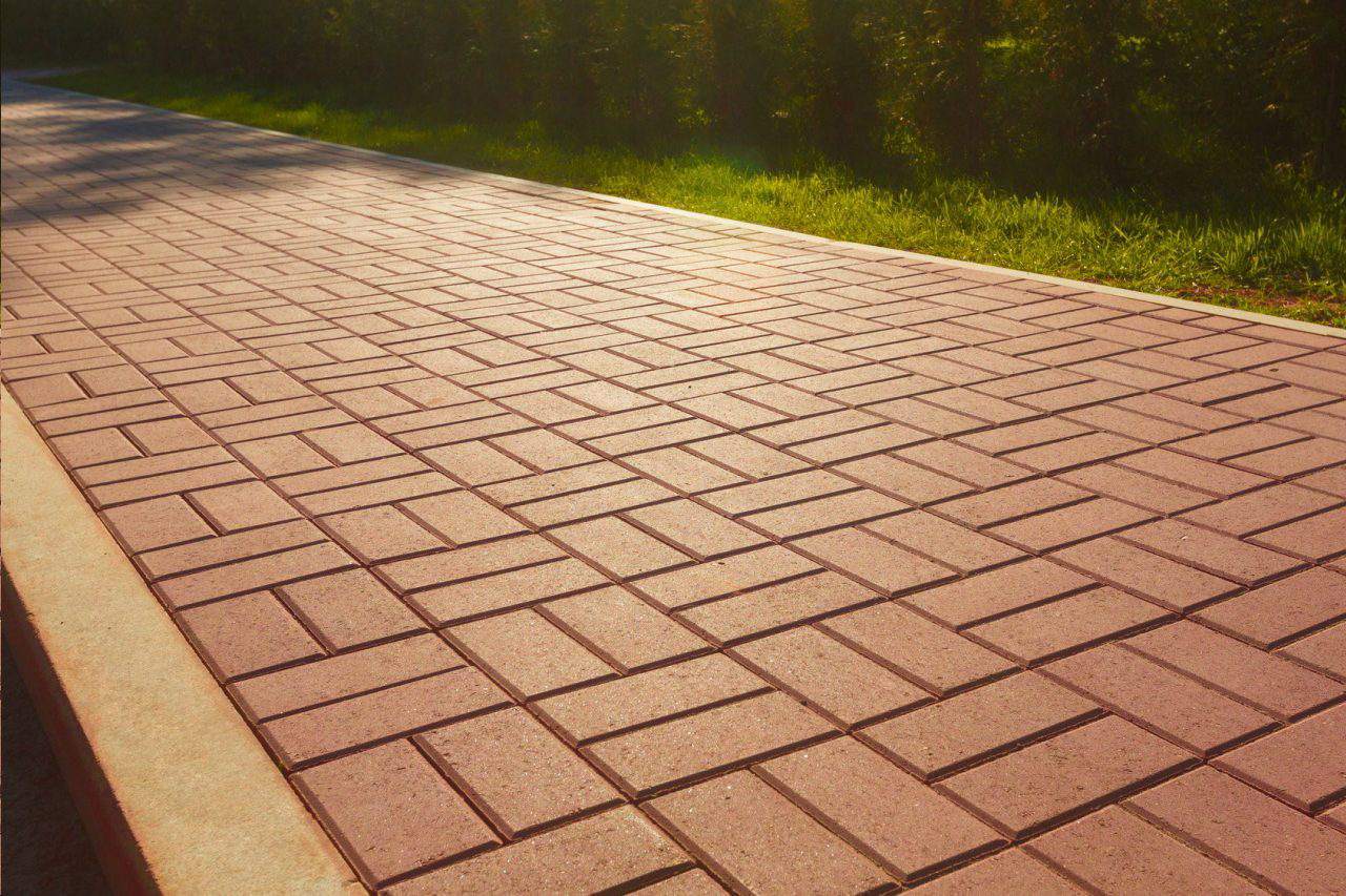 chodnik z kostki brukowej