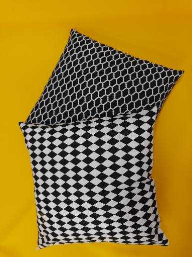 poszewki biel i czerń