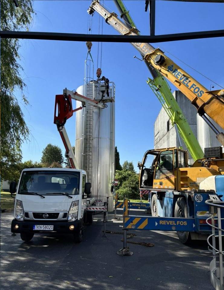 wynajem dźwigów, dźwigi samochodowe