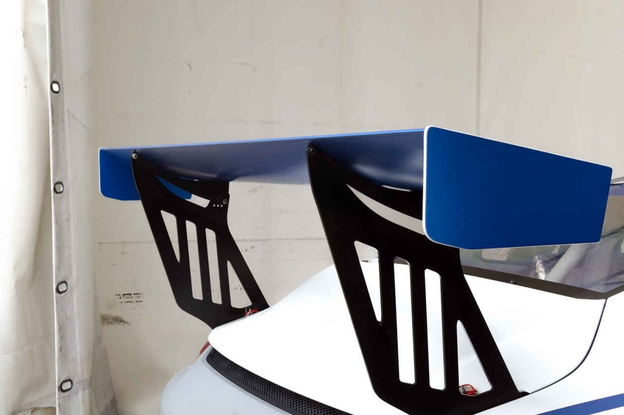 dystrybutor żywic poliestrowych