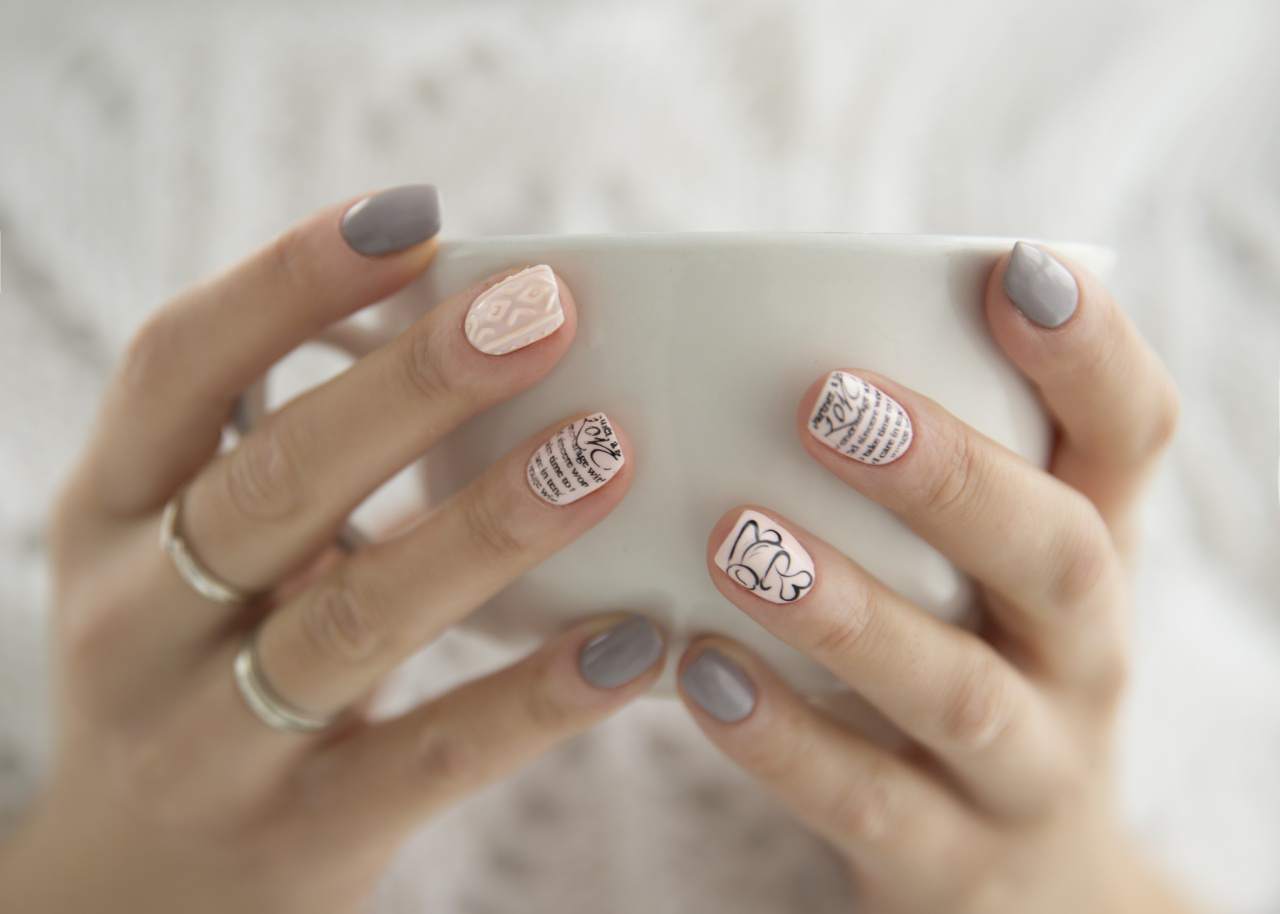 manicure żelowy,