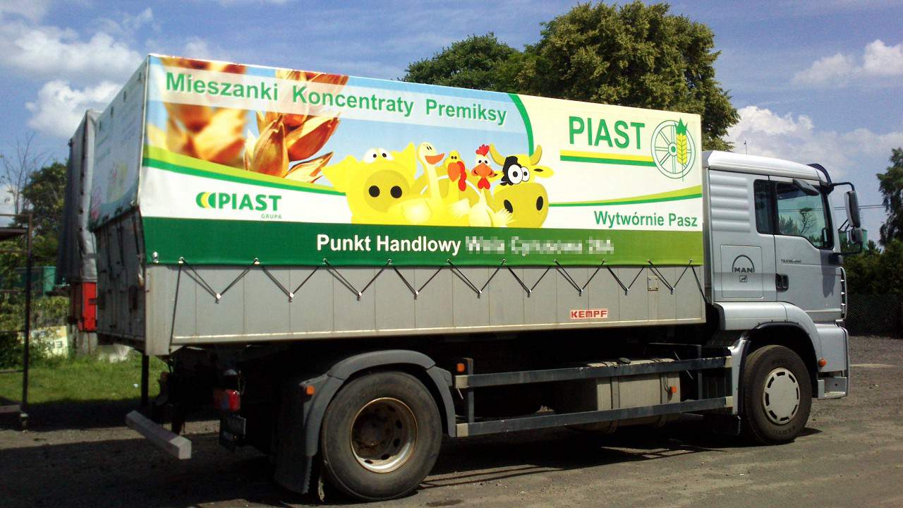 Reklama drukowana na plandece