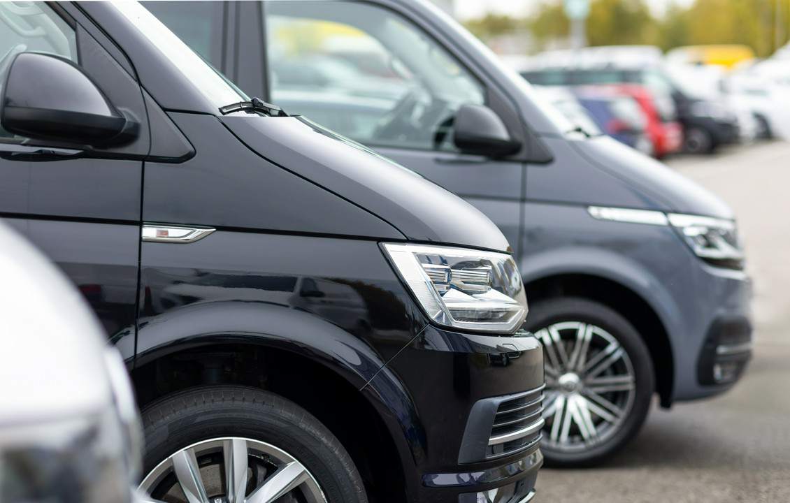 sprzedaż samochodów dostawczych