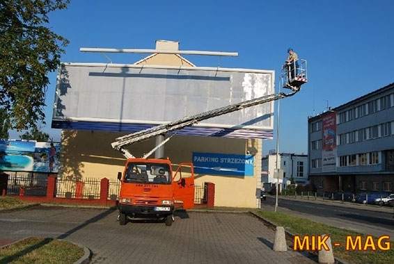 podnośnik przy pracy