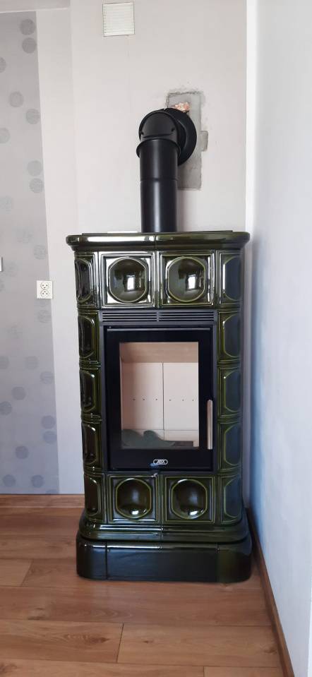 wolnostojący piec kaflowy