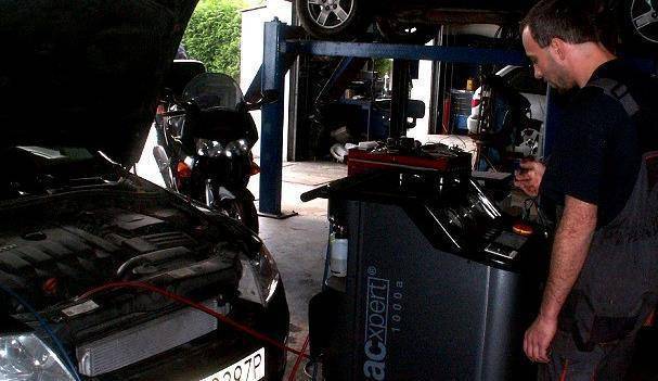 Sprzedaż części samochodowych