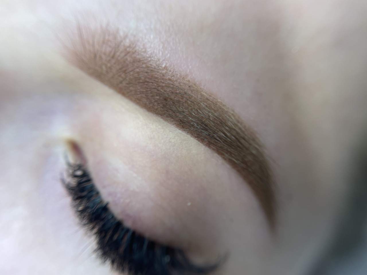 stylizacja brwi, stylizacja rzęs