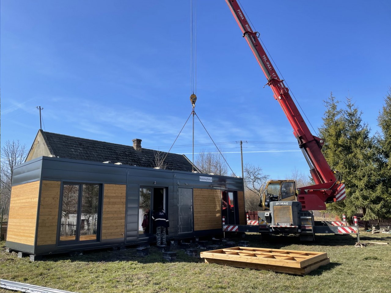 wynajem dźwigów, dźwigi samochodowe