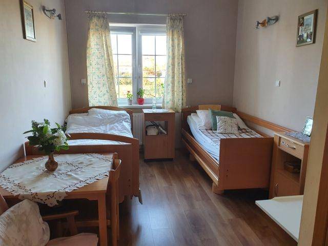 opieka nad seniorami