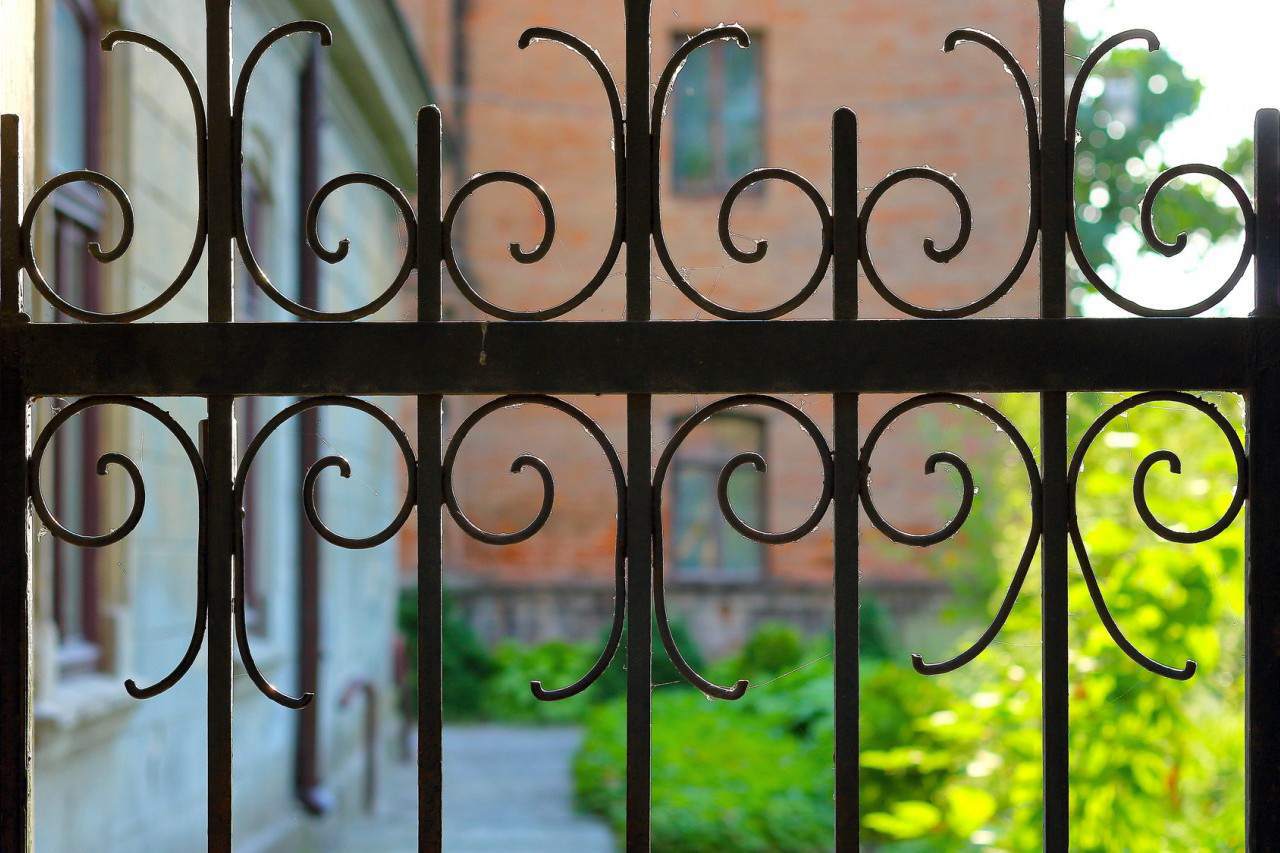 elementy kute do produkcji bram