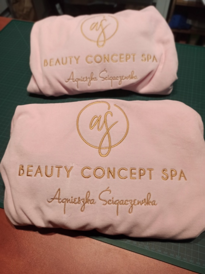 haft na tekstyliach - prześcieradłach