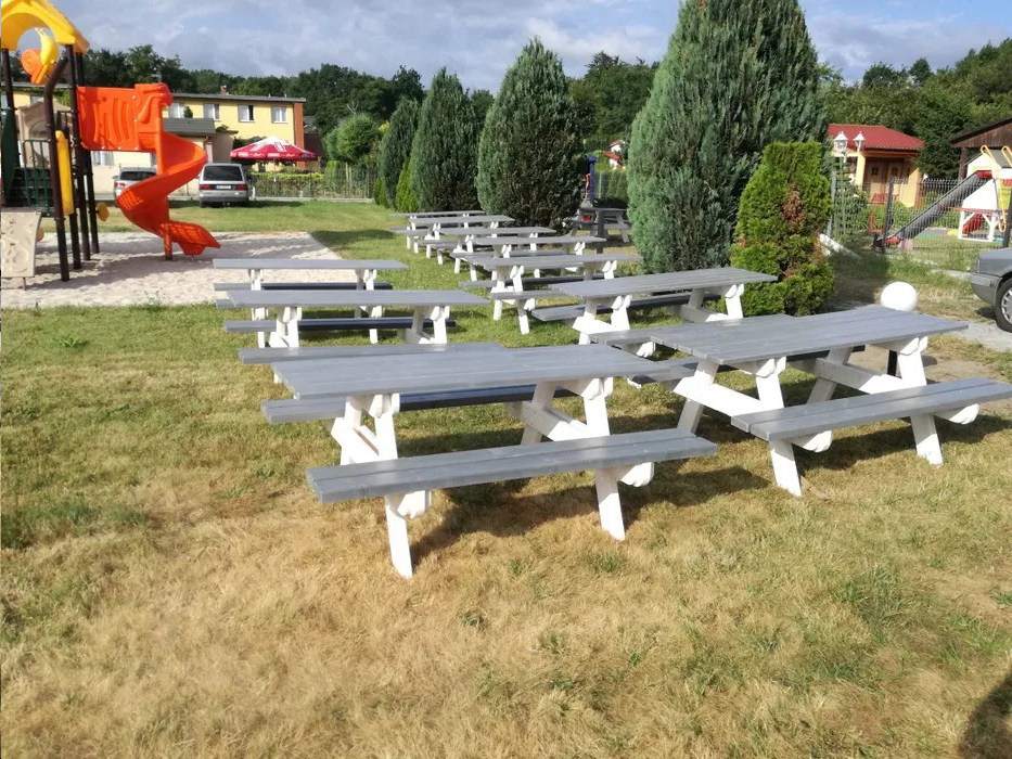 stoły z ławkami