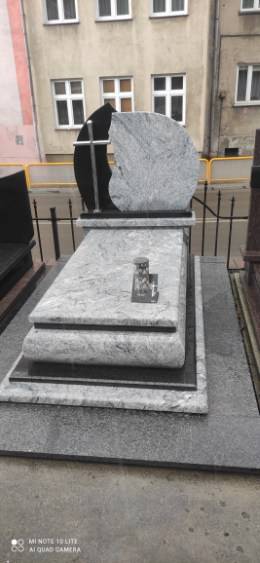 pomniki na zamówienie