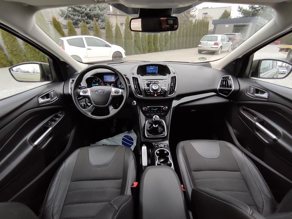 sprzedaż samochodów