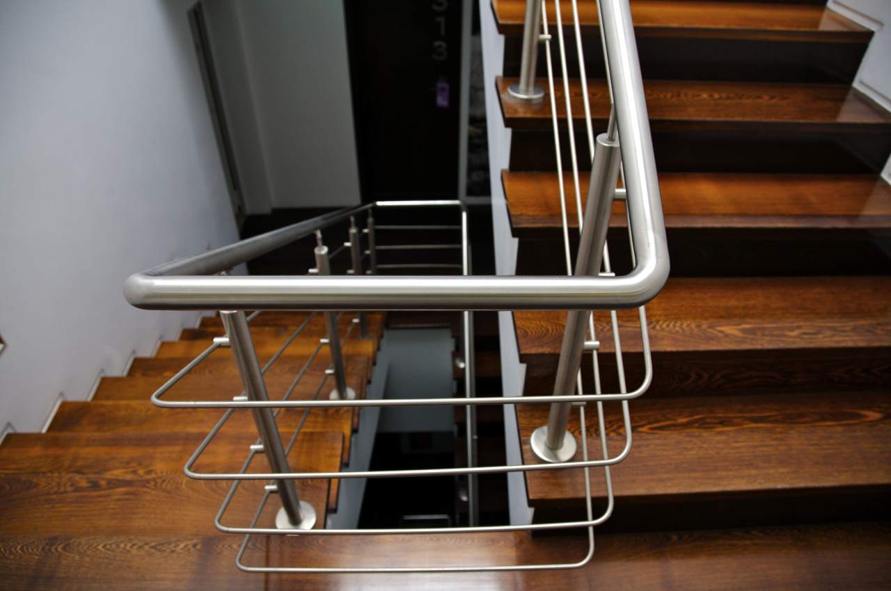 nowoczesne balustrady na schody wewnętrzne