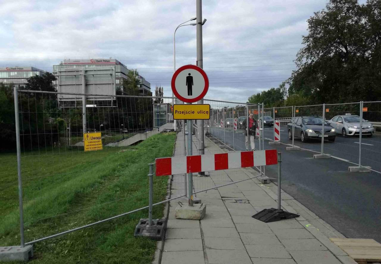 zabezpieczenie ruchu pieszych