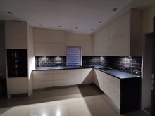 kuchnia w czerni i bieli