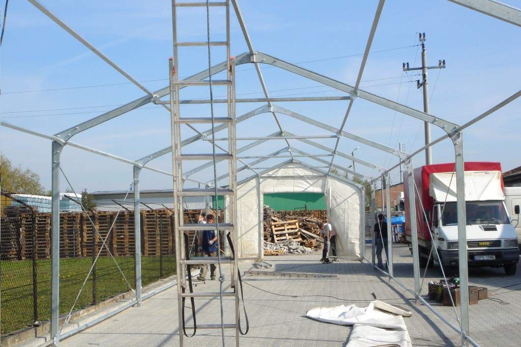 montaż lekkiej hali namiotowej