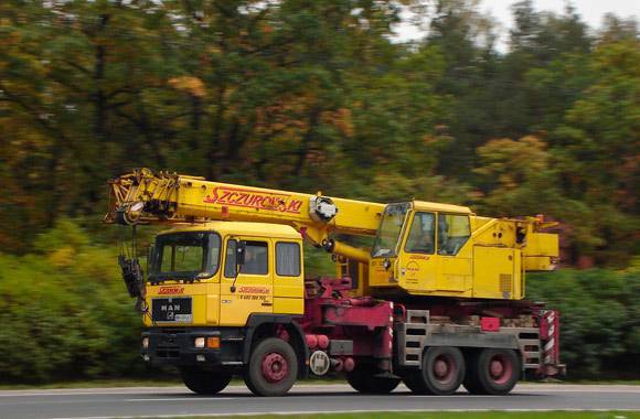 dźwigi samochodowe, dźwigi wynajem, dźwigowe usługi, żurawie samojezdne, żurawie kołowe
