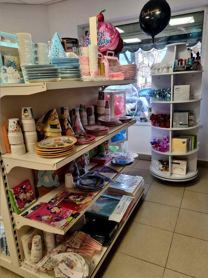 czapeczki, talerzyki na urodziny