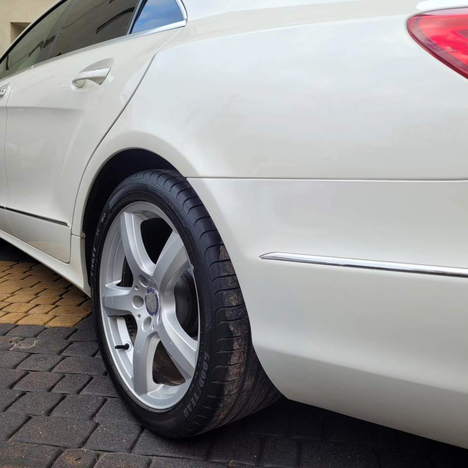 usługi usuwania rys na karoserii