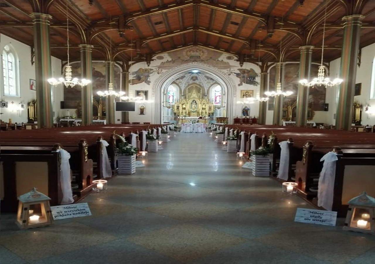 dekorowanie kościoła na ślub