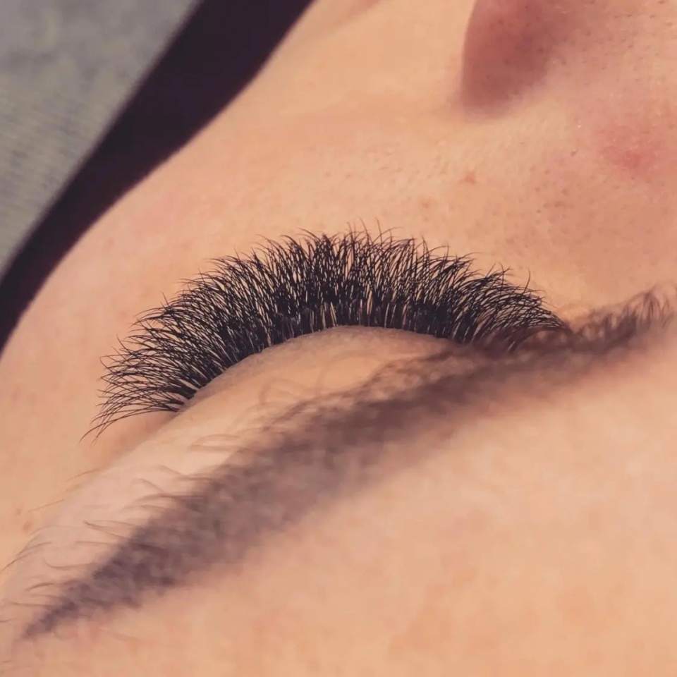 stylizacja brwi i rzęs