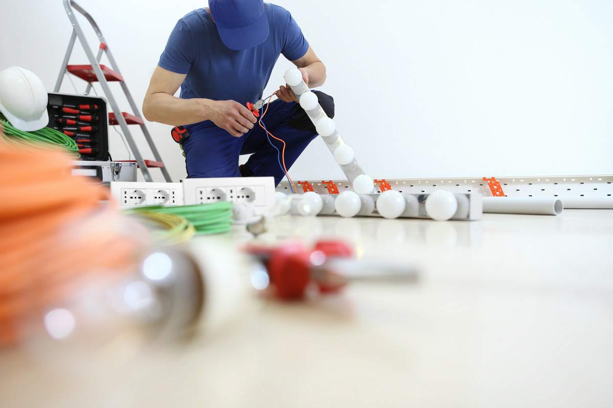 montaż oświetlenia