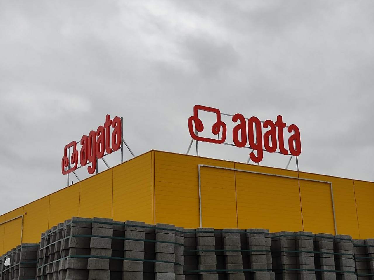 wielkoformatowe litery