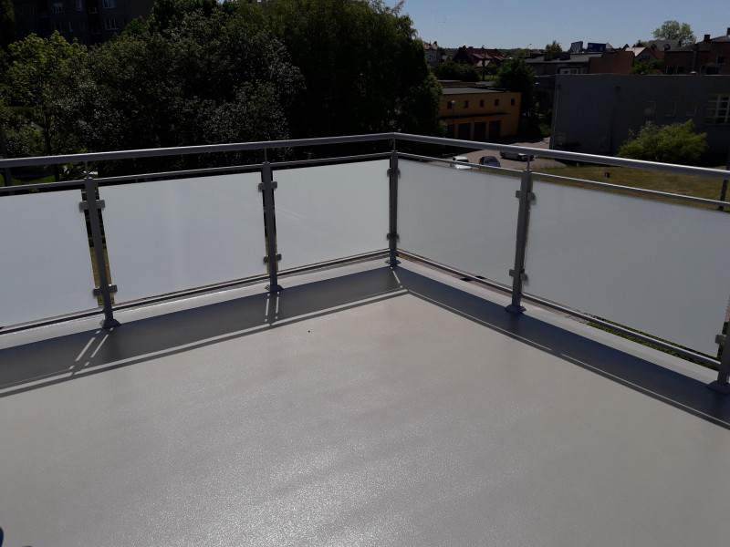 balustrady z szkłem