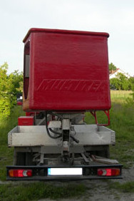 czerwony kosz podnośnika