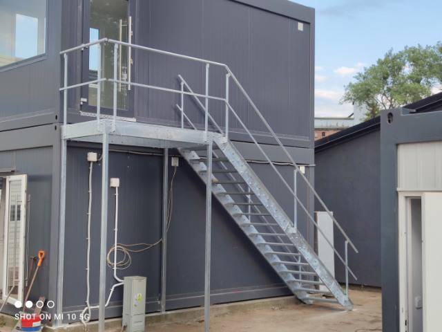 Metalowe schody zewnętrzne na zamówienie