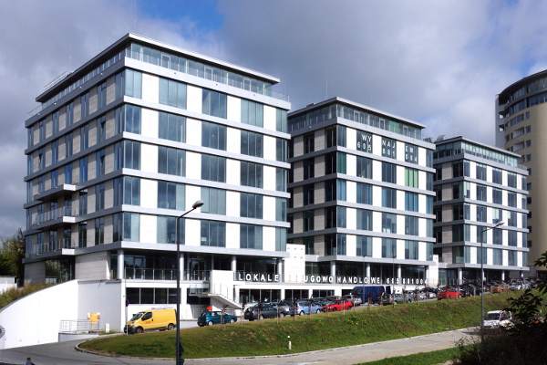 przeszklenie budynku