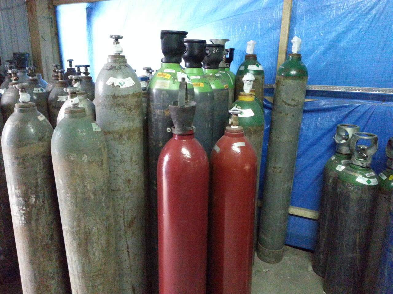 artykuły ścierne, gaśnice, znaki ewakuacyjne, lampy ostrzegawcze, koce gaśnicze