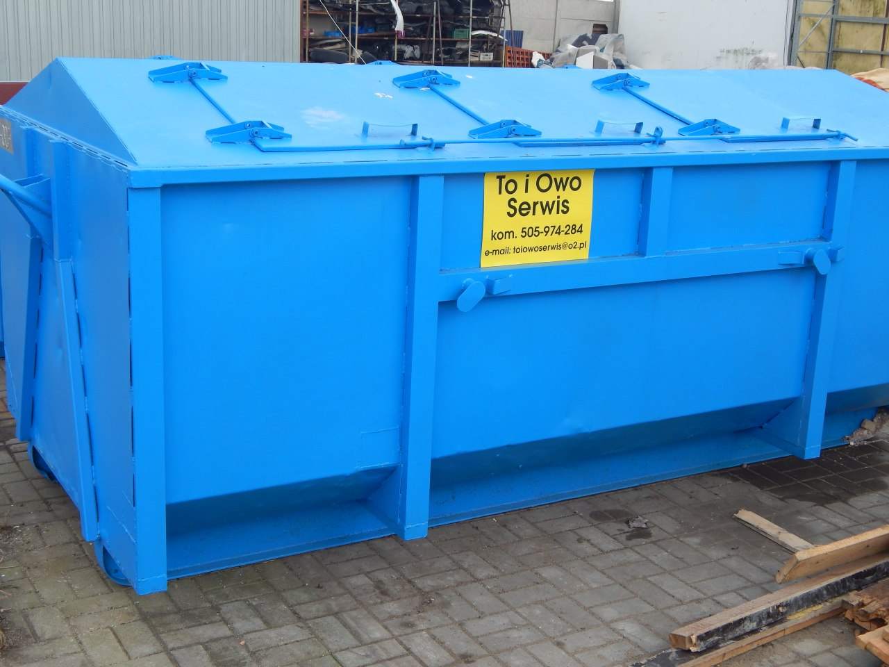 kontenery na śmieci