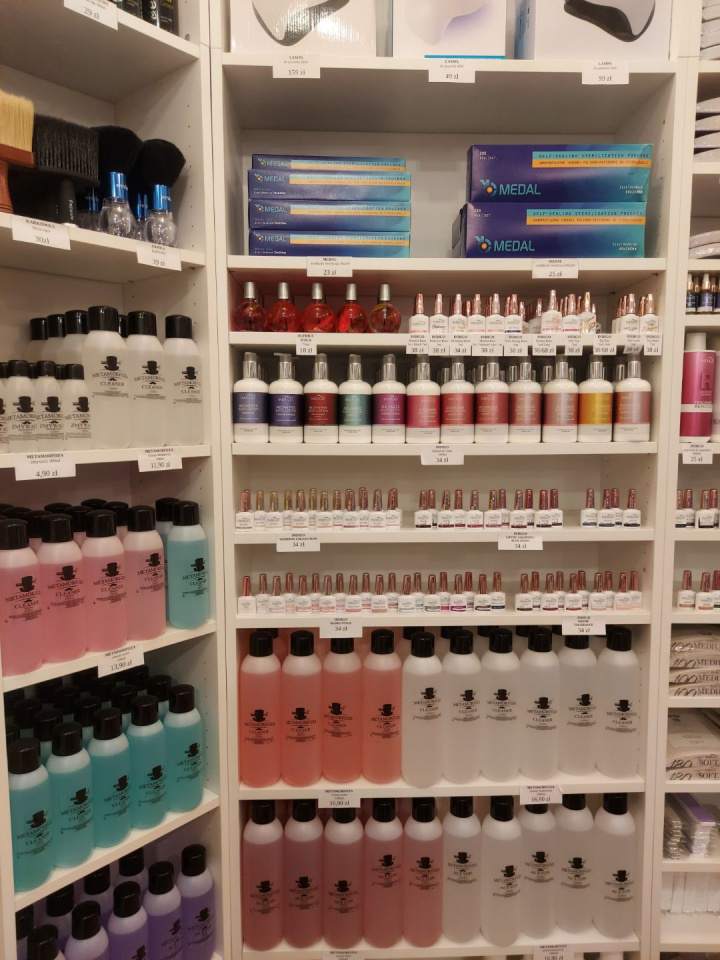 wyposażenie salonów fryzjerskich