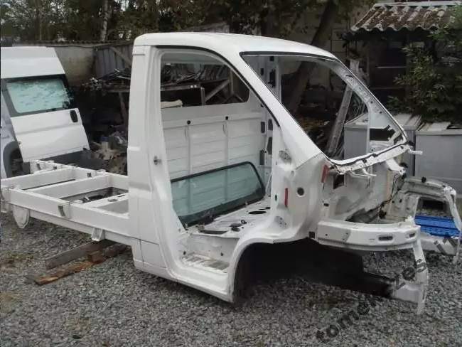 Sprzedaż części samochodowych