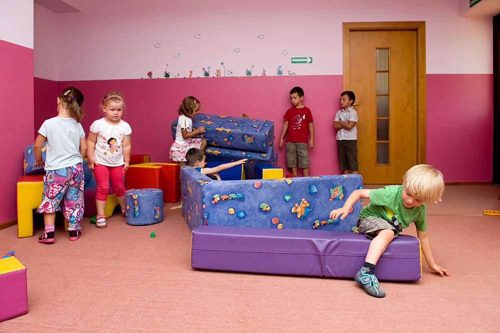 całoroczna opieka nad dziećmi