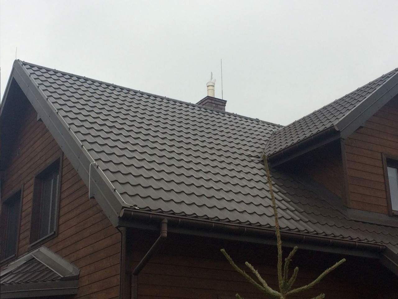 piorunochron na drewnianym domku