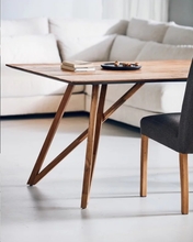 stół z drewna teakowego