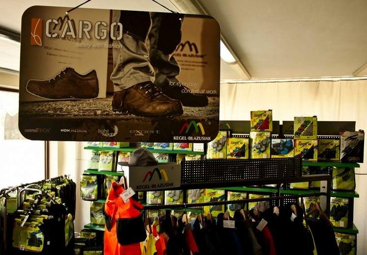 kombinezony, fartuchy, spodnie, akcesoria samochodowe, dywaniki samochodowe, pokrowce