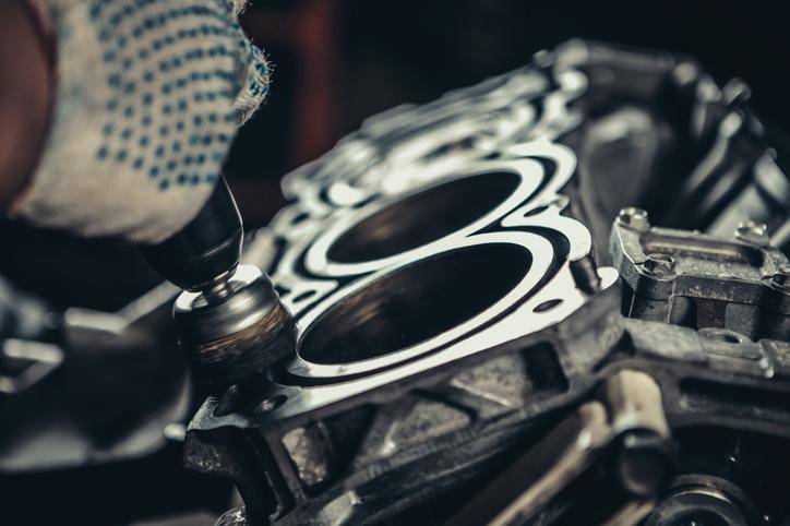 naprawy kadłubów silnika