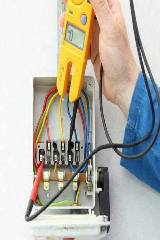 montaż instalacji elektrycznych