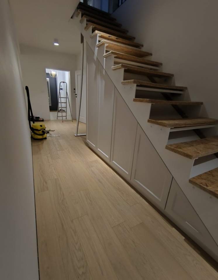 zabudowa pod schodami