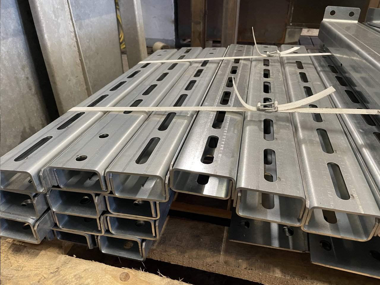 konstrukcje stalowe, usługi spawalnicze, spawanie, laserowe cięcie blach