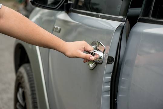 awaryjne otwieranie aut