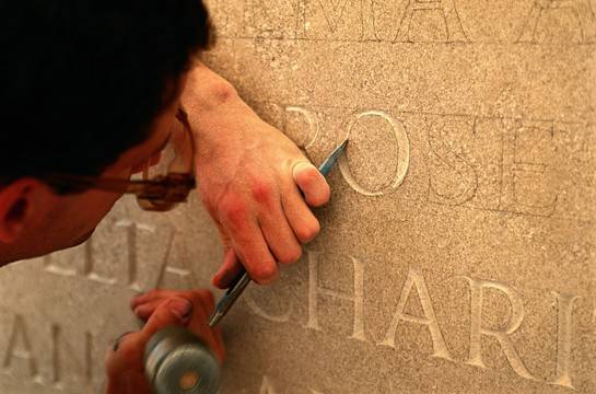 grawerowanie nagrobków