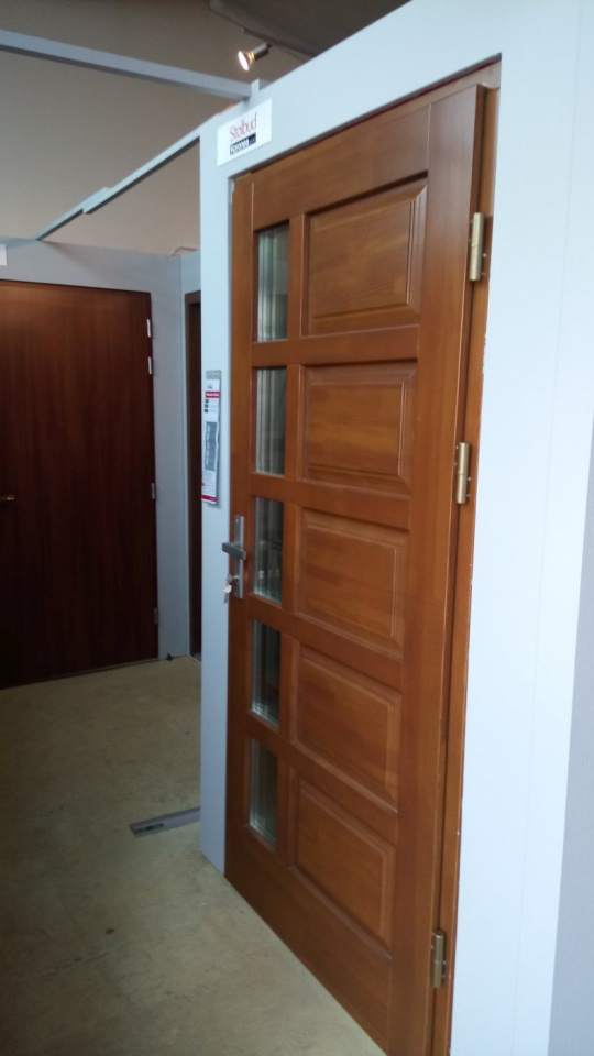 drzwi zewnętrzne drewniane