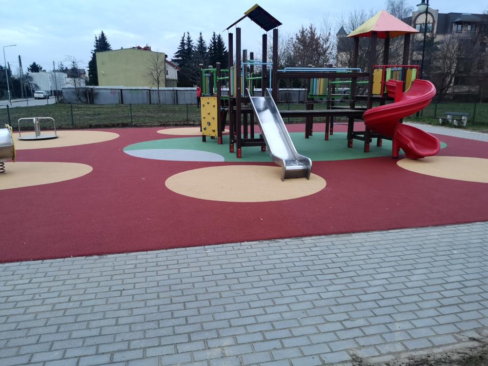 certyfikowany plac zabaw, wyposażenie placów zabaw, urządzenia edukacyjne na plac zabaw