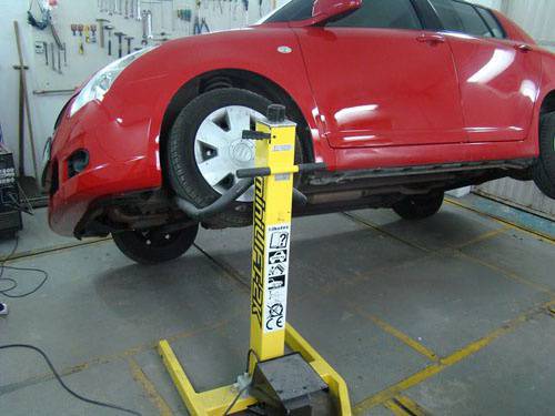 samochód w zakładzie lakierniczym